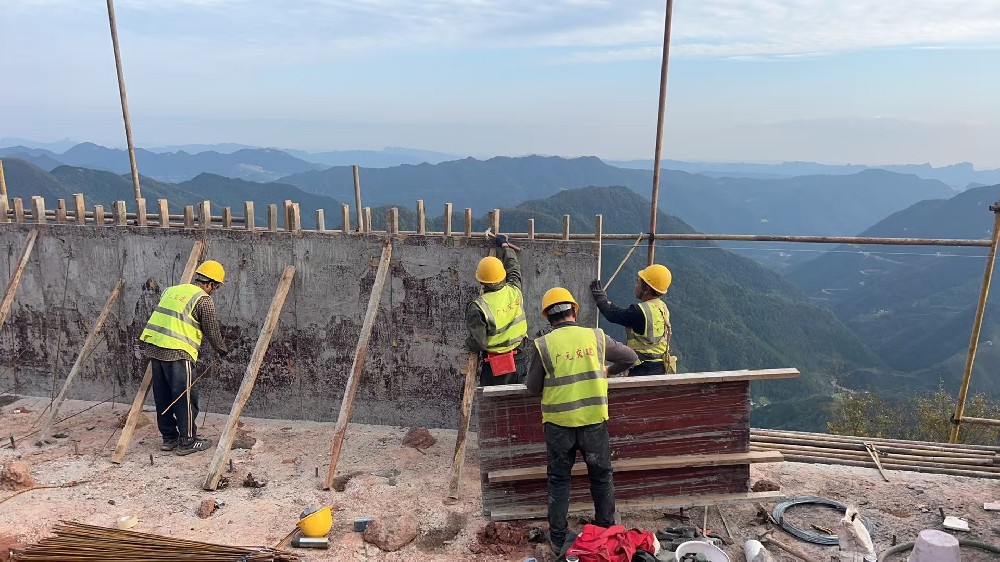 筑路修橋后，群山闊然時 ——劍閣縣下寺至利州區(qū)月壩公路項目（三個石至硝洞埡段）高質(zhì)量建設(shè)側(cè)記